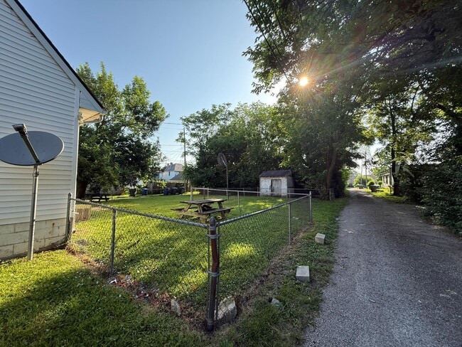 Building Photo - 1000 N 9th St