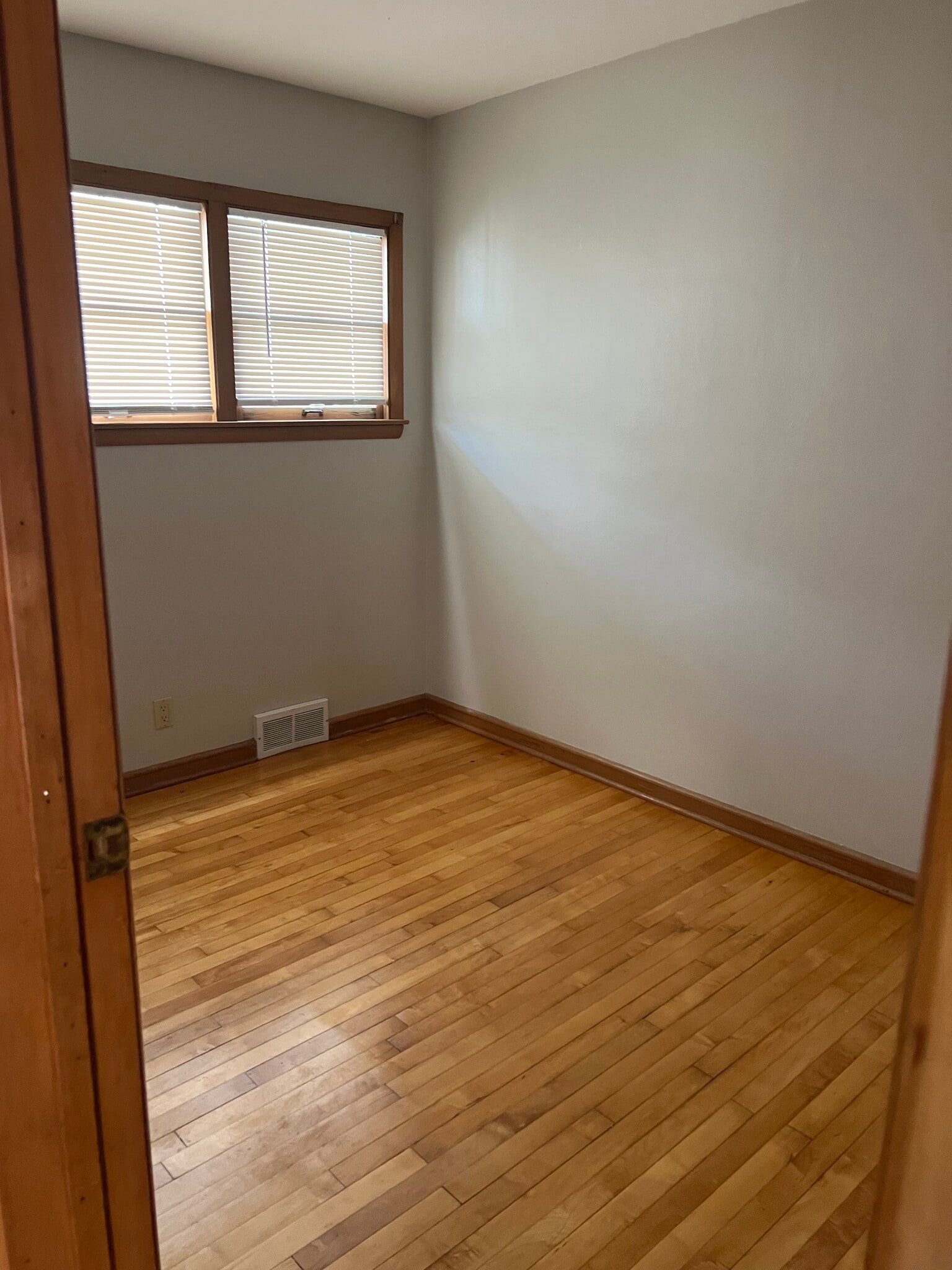 Building Photo - 605 N Main St