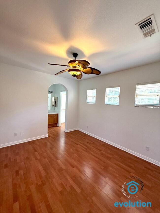 Building Photo - 2914 Carrillo Way