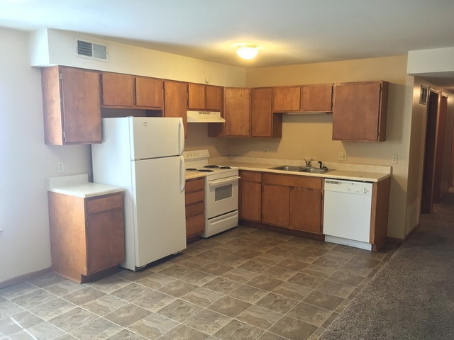 Building Photo - Pre-Leasing for 26/27 School Year