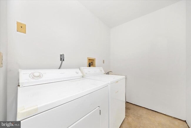 Building Photo - 19 Stonewall Ct