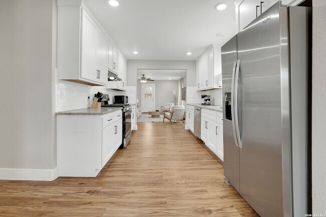 Building Photo - 839 Oasis St