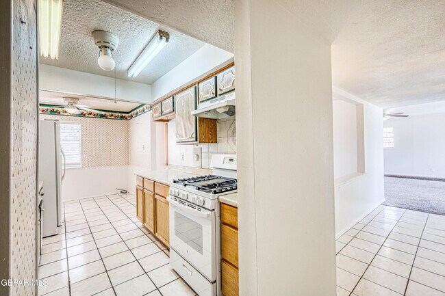 Building Photo - 3008 Gaston Dr