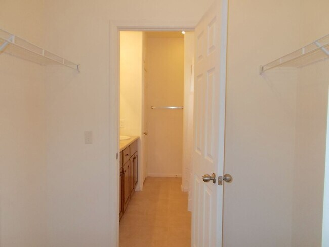 Building Photo - 3550 Bay Sands Dr