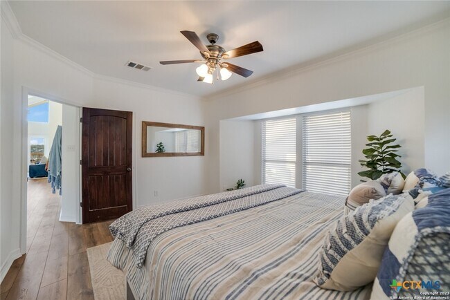 Building Photo - 693 Riviera Dr