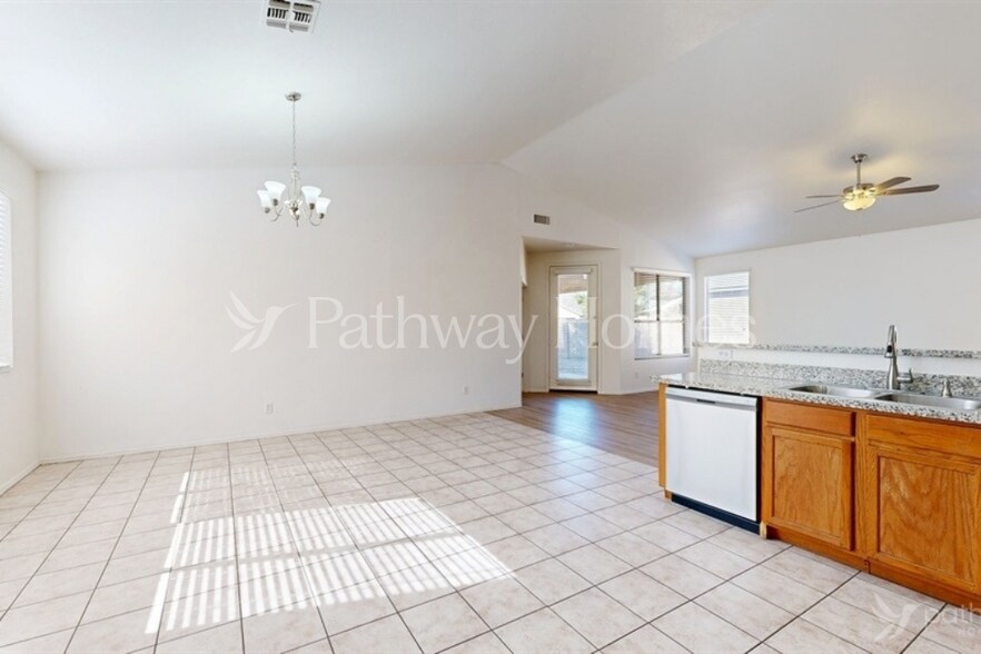 Building Photo - 8718 N 57th Ln