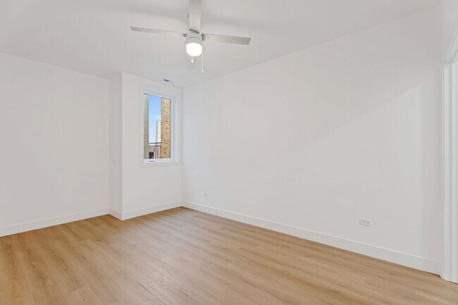 Building Photo - East Lakeview / Wrigleyville - Brand New C...