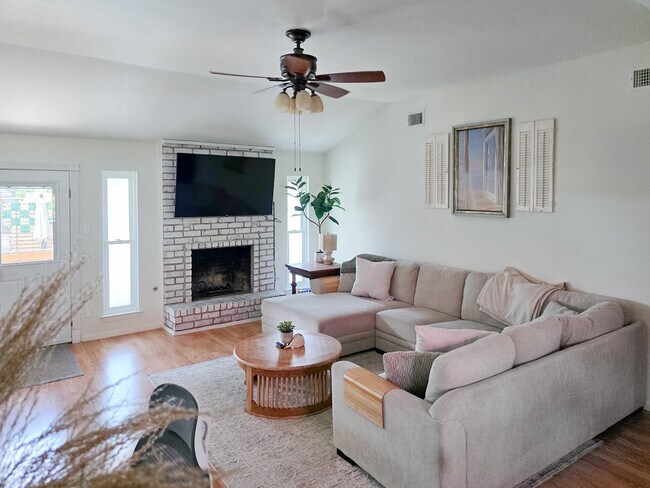 Building Photo - 4305 Temple Hill