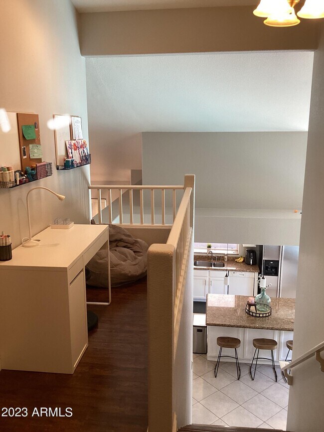 Building Photo - 2331 W Toledo Pl