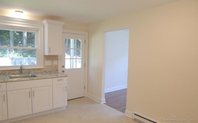 Building Photo - 36 Richmondville Ave