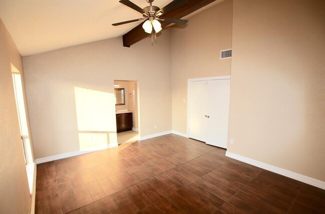 Building Photo - 3015 Quail Valley E Dr