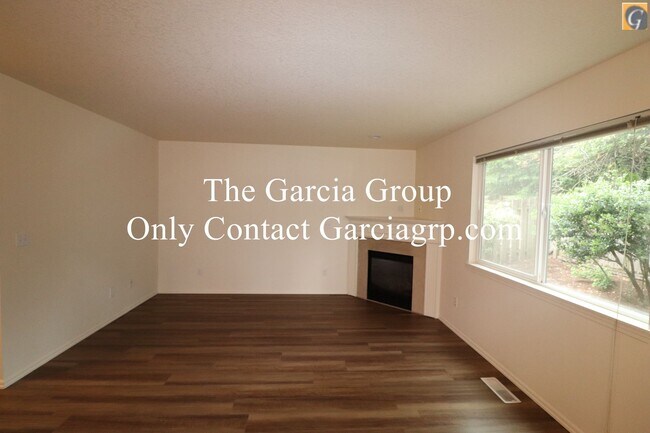 Building Photo - Great 4 bedroom 2.5 bathroom Single Family...