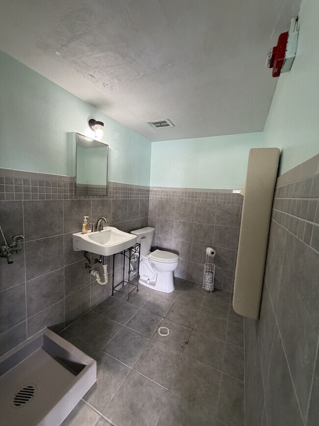 Building Photo - 4803 Sunset Ct