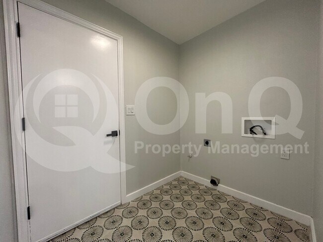Building Photo - 608 High Meadow Dr