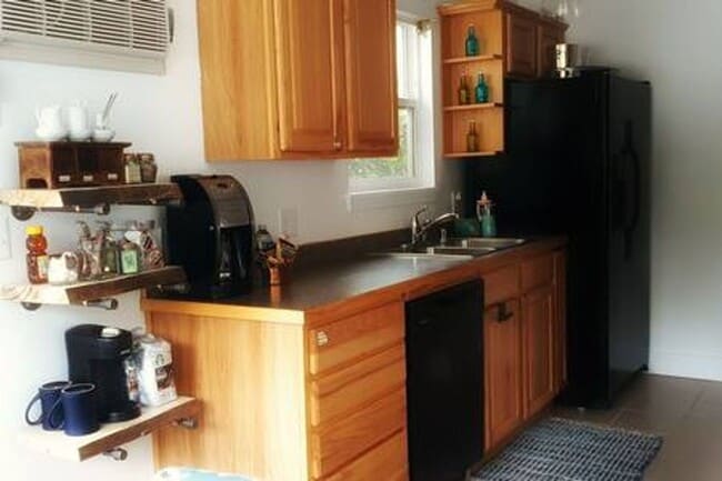 Building Photo - Best Baypointe Condo - ONLY Sept 8th - May...