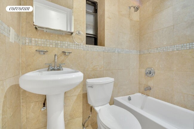 Building Photo - 163 Chrystie St