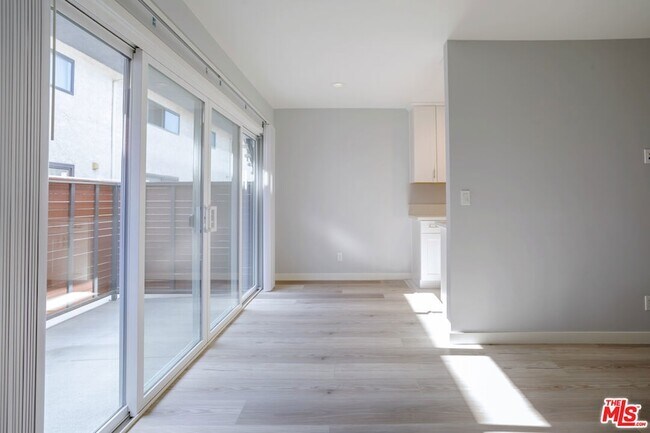 Building Photo - 1116 San Rafael Ave