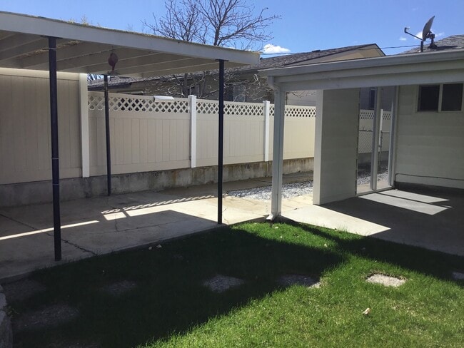 Building Photo - Super Cute..1607 sq. ft 3 Bedroom, 2.5 bat...