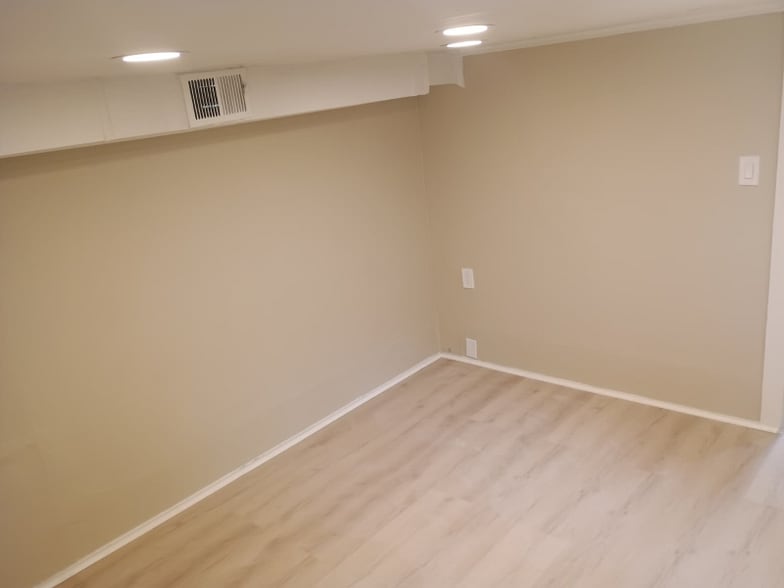 Building Photo - 321 Fisher Ave