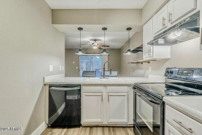 Building Photo - 1826 N Spring