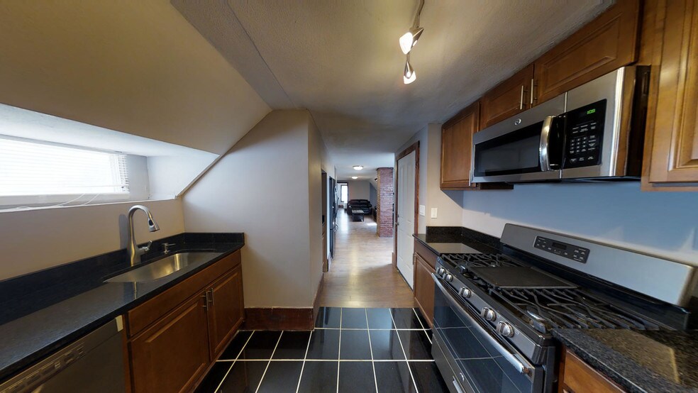 Building Photo - 105 Comstock Ave