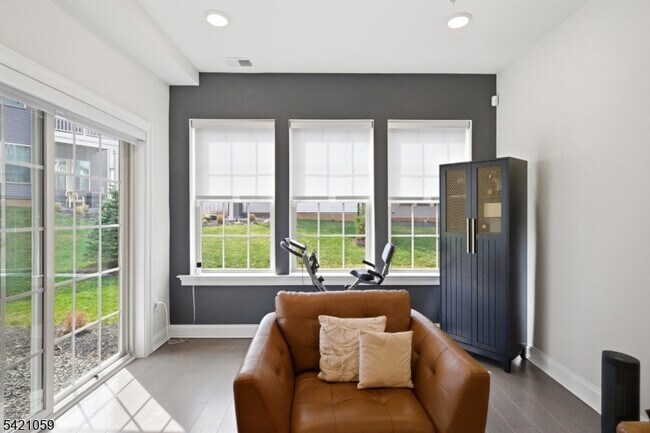 Building Photo - 12 Marigold Ct