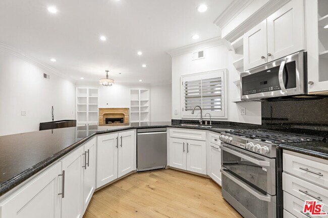 Building Photo - 850 Croft Ave