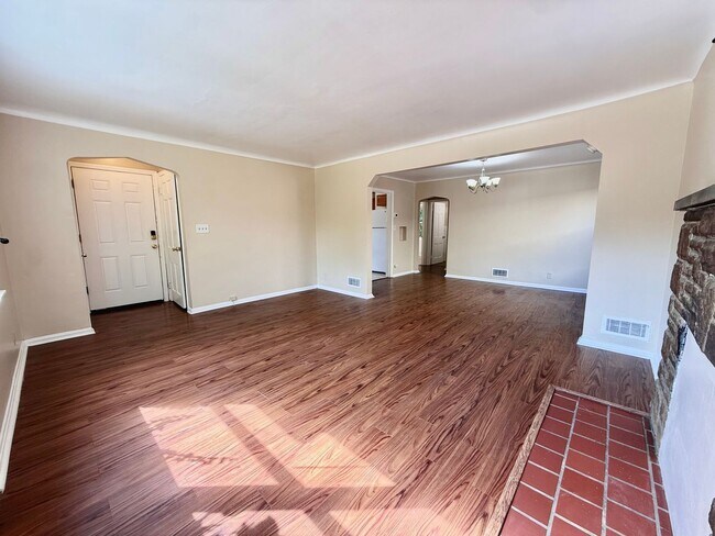 Building Photo - 2650 Cedarbrook Dr