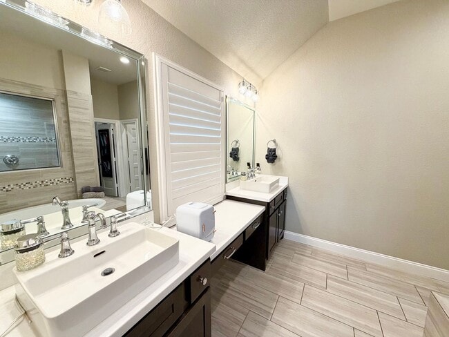 Building Photo - Beautiful 4 Bedroom Rental with Garage & Outdoor Living Space