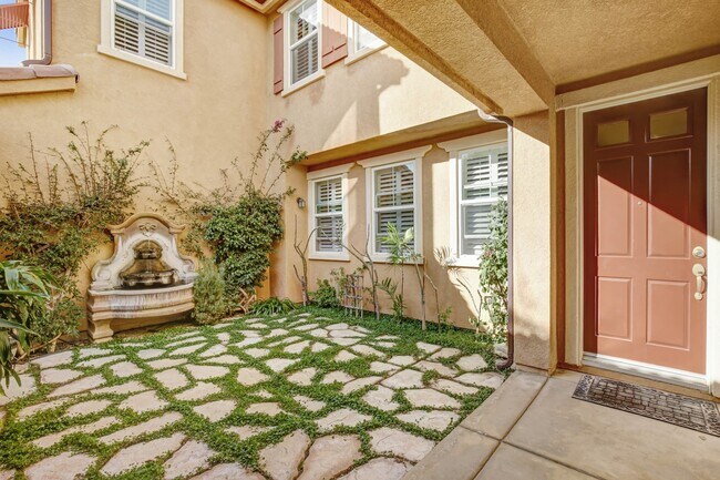 Building Photo - Coming Soon! Stunning 5/4.5 pool home located in the desirable North Fontana Coyote Canyon area.