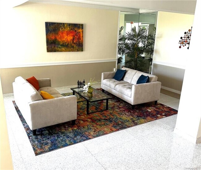 Building Photo - 370 Westchester Ave