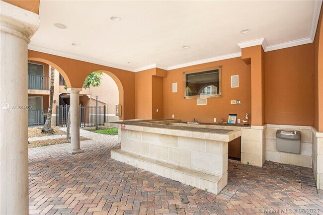 Building Photo - 6831 SW 44th St
