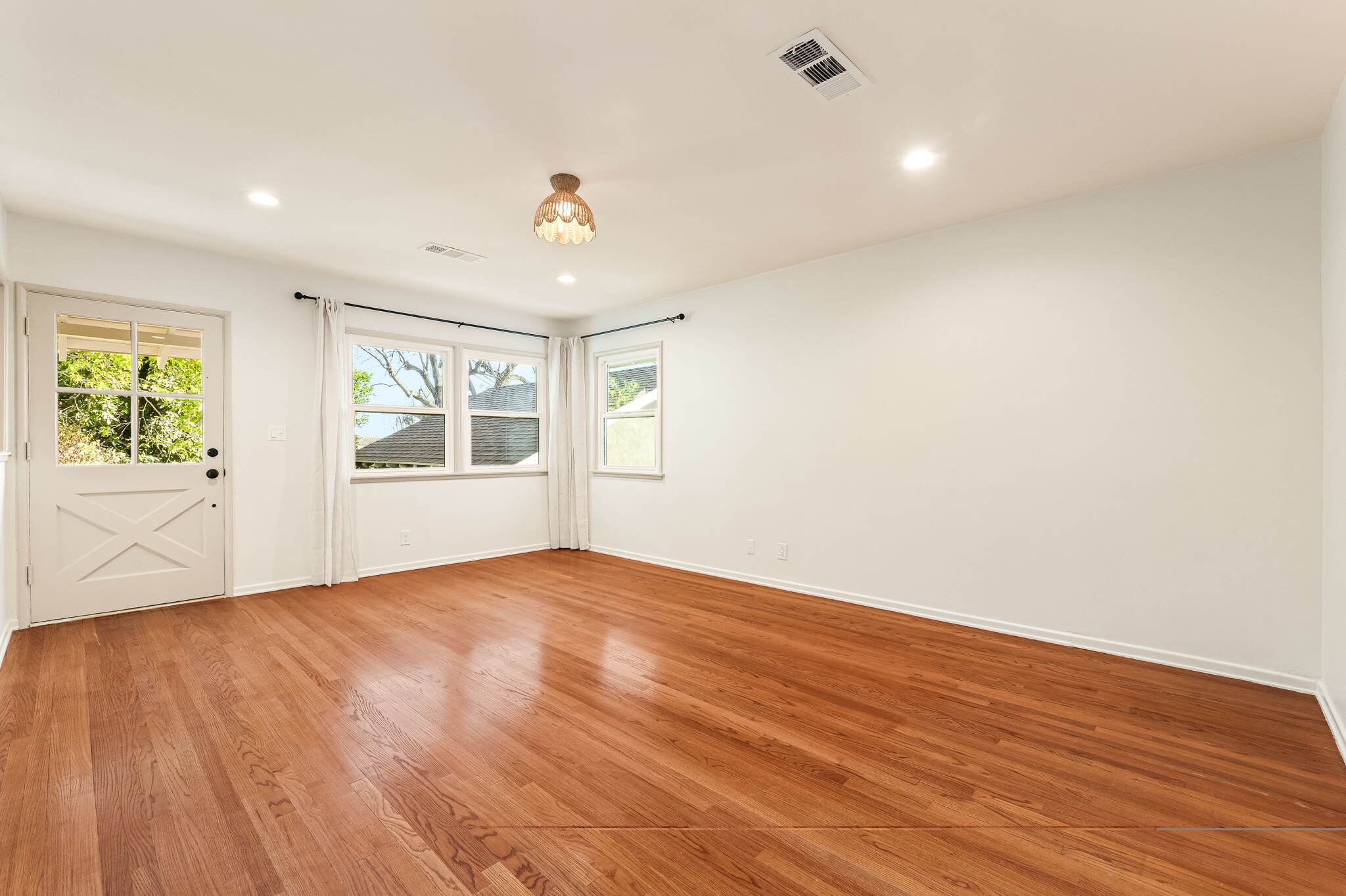 Building Photo - 3205 Fairesta St