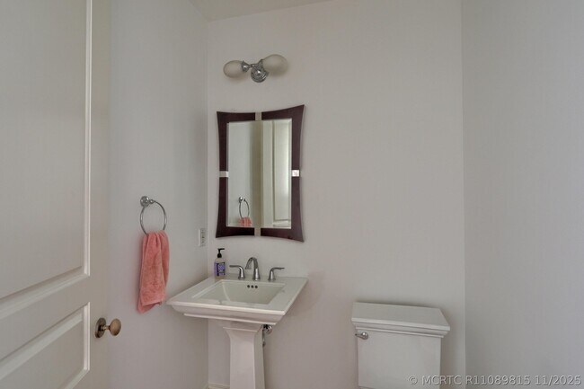 Building Photo - 343 Flamingo Dr