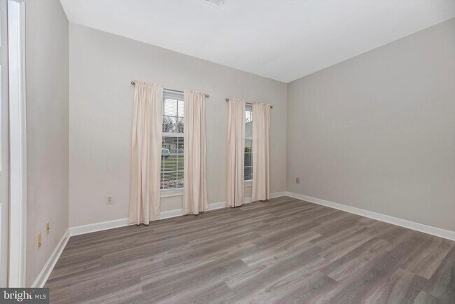 Building Photo - 910 McLendon Dr