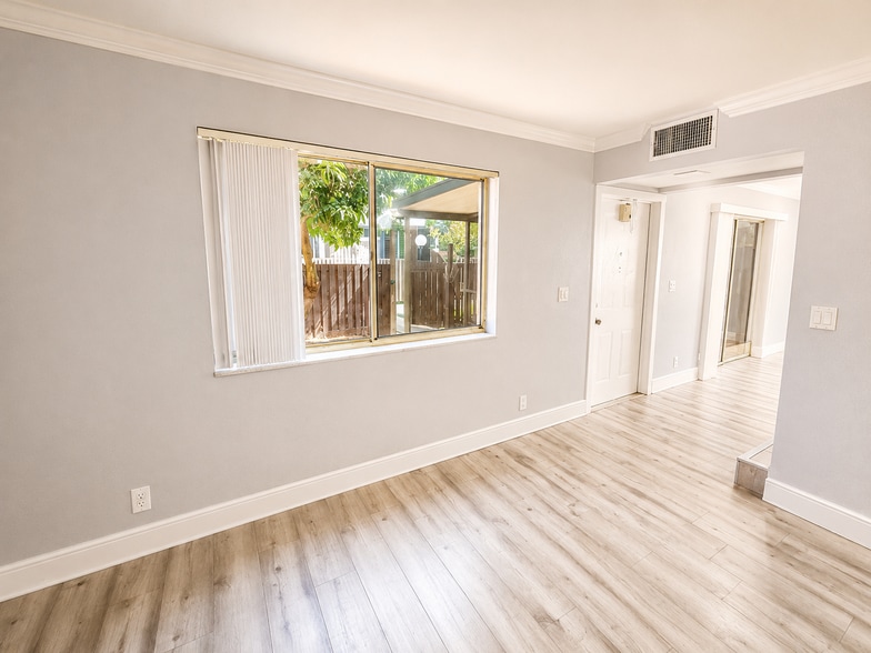 Building Photo - 2148 Sherwood Forest Blvd