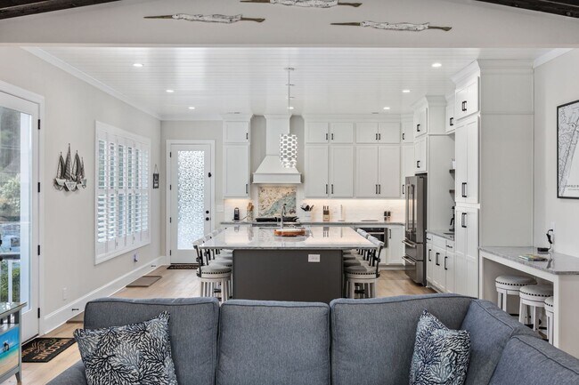 Building Photo - Gorgeous Custom Home Available for Snowbir...