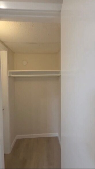 Building Photo - 1134 E Doran St