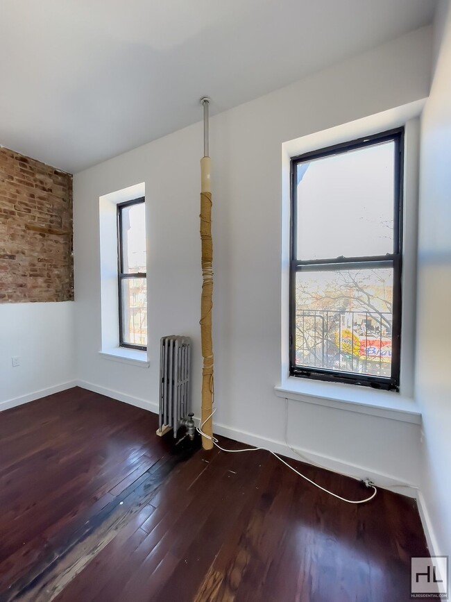 Building Photo - BEDFORD AVENUE / Spacious 3-Bed 1-Bath / G...