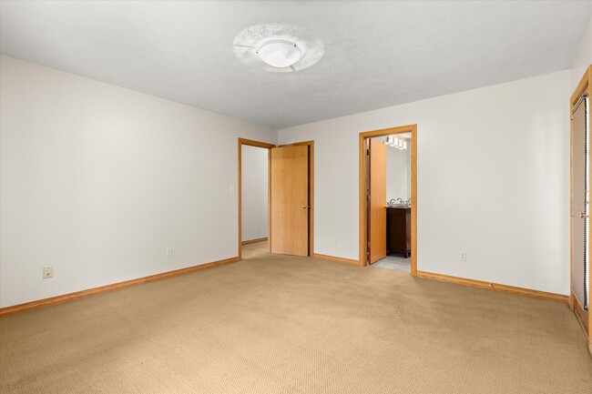 Building Photo - 2427 Reynolds Manor Dr