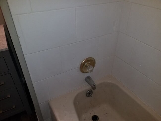 Building Photo - Coming Soon – Beautifully Renovated 4-Bedroom Home in Blue Springs!