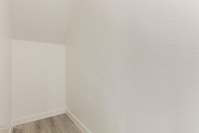 Building Photo - 957 E Desert Dr