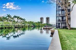 Building Photo - 3401 N Country Club Dr