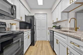 Building Photo - Runaway Bay Apartment Homes