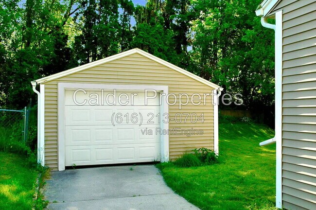 Building Photo - 1317 Herrick Ave NE