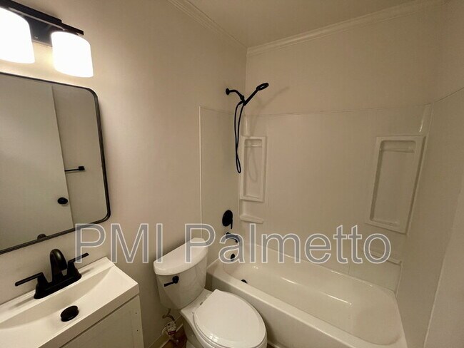 Building Photo - 2205 Harper St