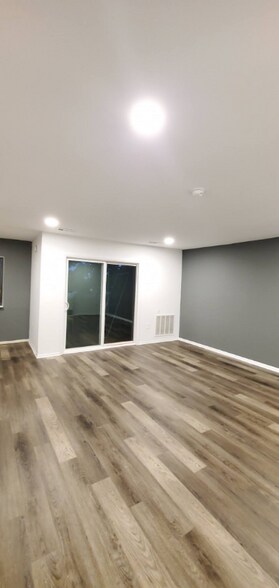Building Photo - 707 Meadowview Ln
