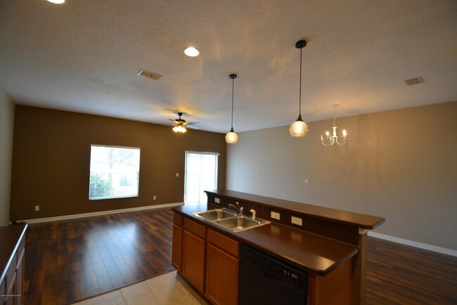 Building Photo - 2570 Revolution St