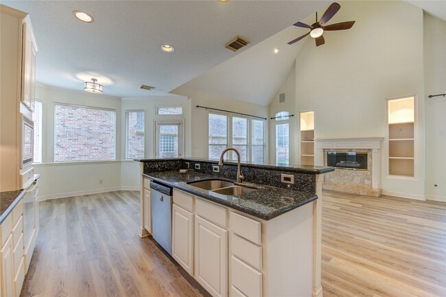 Building Photo - 2915 Monet Dr
