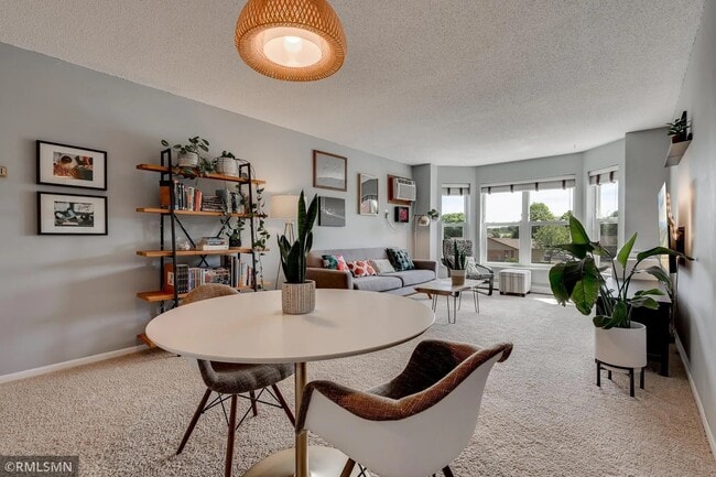 Building Photo - 720 3rd Ave NE